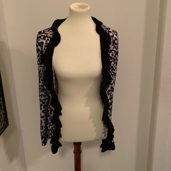 🌼🌼Emma James black and white animal🌼🌼cardigan - Picture 1 of 4